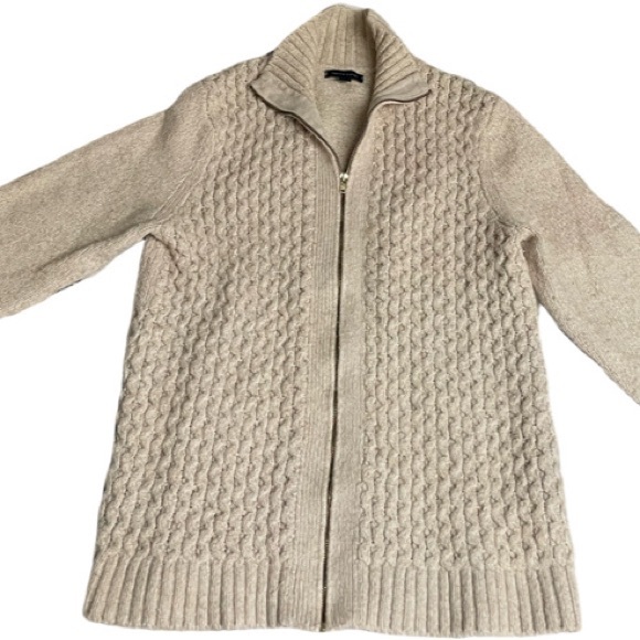 Tommy Hilfiger ivory sweater - Picture 2 of 5